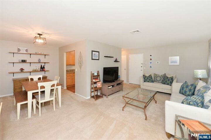 Property Photo:  50 Rock Road B6  NJ 07506 