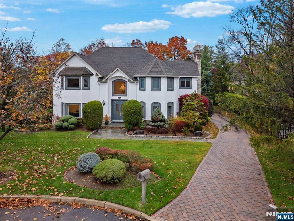 Property Photo:  11 Blackledge Court  NJ 07624 