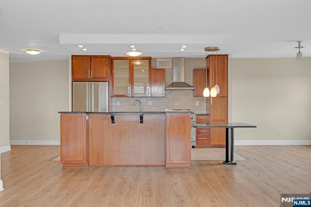 Property Photo:  2000 Linwood Avenue 21S  NJ 07024 