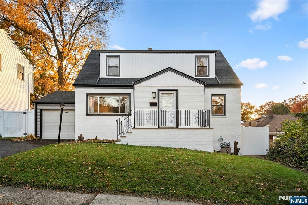 Property Photo:  636 Elm Avenue  NJ 07657 