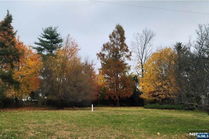 16 Jean Drive  Englewood Cliffs NJ 07632 photo