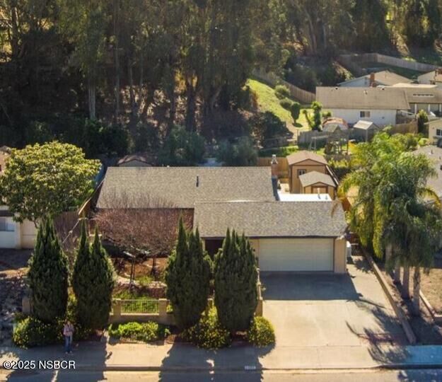 Property Photo:  1112 E Hickory Avenue  CA 93436 