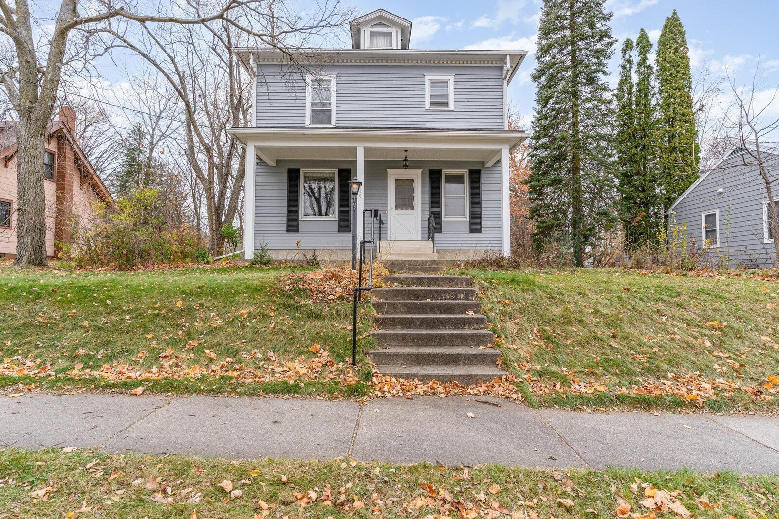 Property Photo:  810 Washington Street  MN 55057 