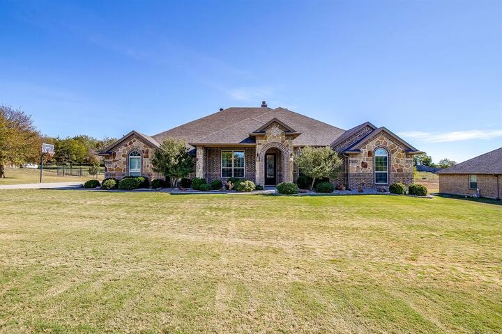 Property Photo: 531 Parker Oaks Lane TX 76087
