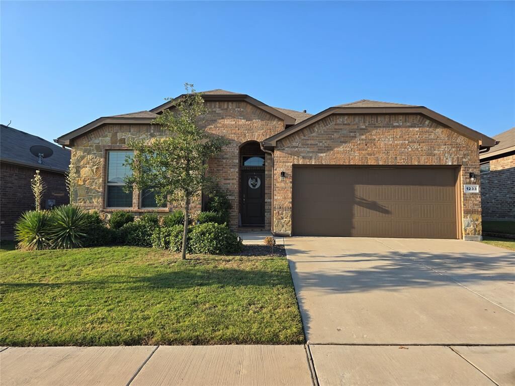 Property Photo:  1233 Bosque Lane  TX 76087 