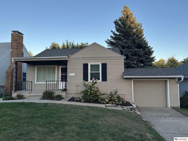 961 S 51st Street  Omaha NE 68106 photo