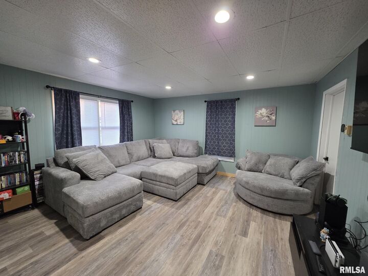 Property Photo:  1431 Spruce Street  IL 62301 