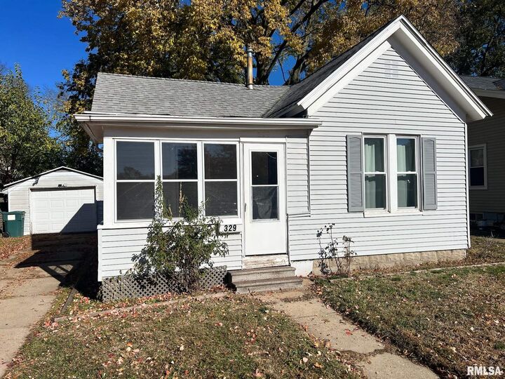 329 Park Avenue  Pekin IL 61554 photo