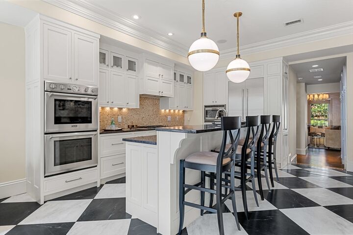 Property Photo:  190 Marlborough C  MA 02116 