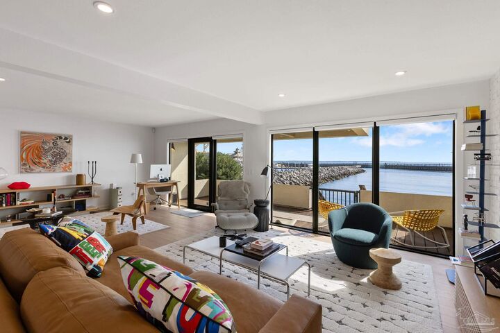 Property Photo: 5 Port Royal Way FL 32502