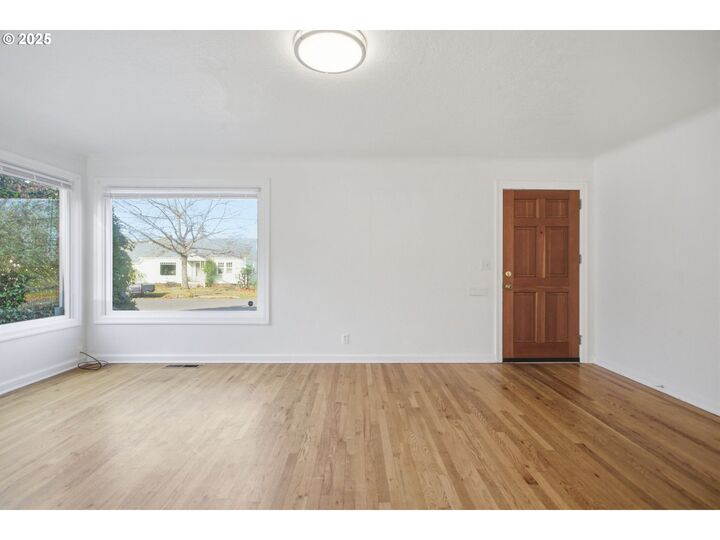 Property Photo:  180 E 25th Ave  OR 97405 