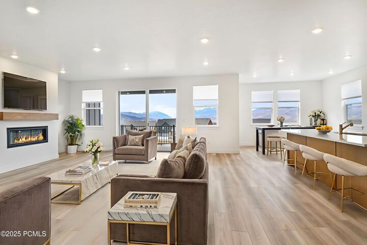 Property Photo: 2455 N Meadowside Way UT 84032