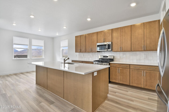 Property Photo: 2455 N Meadowside Way UT 84032