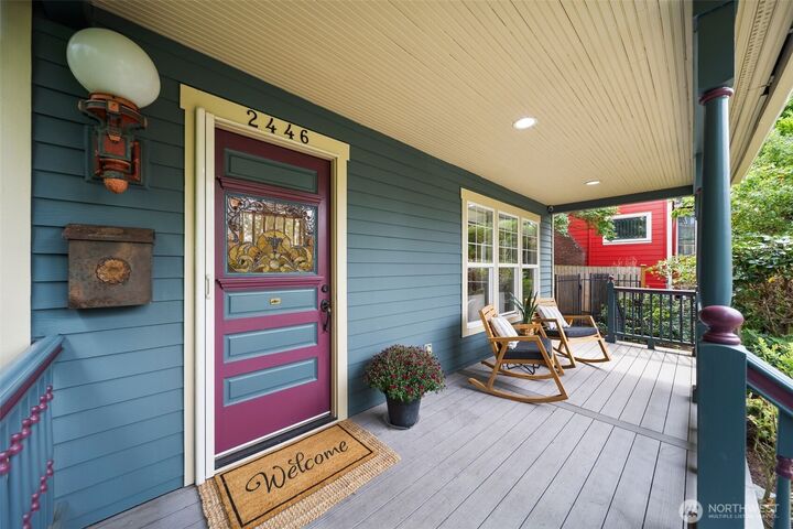 Property Photo:  2446  Queen Anne Avenue N  WA 98109 