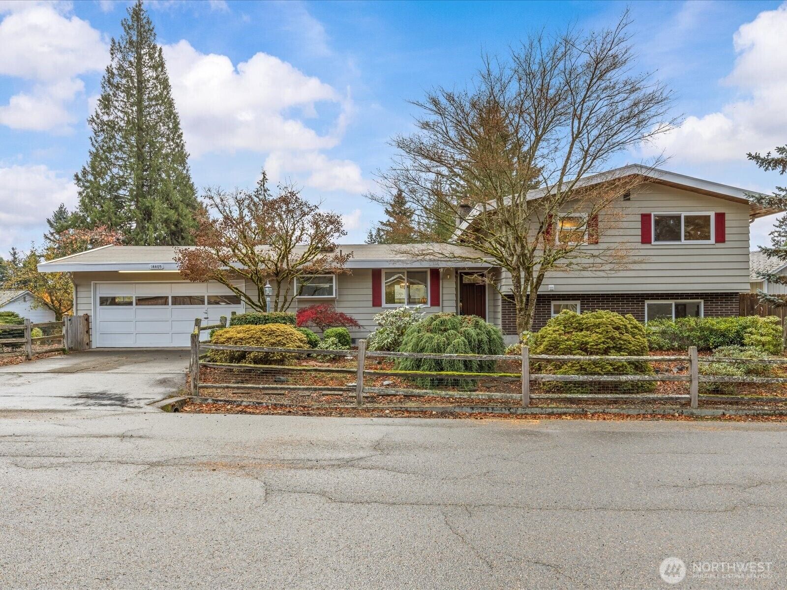 Property Photo: 14405 SE 143rd Place WA 98059