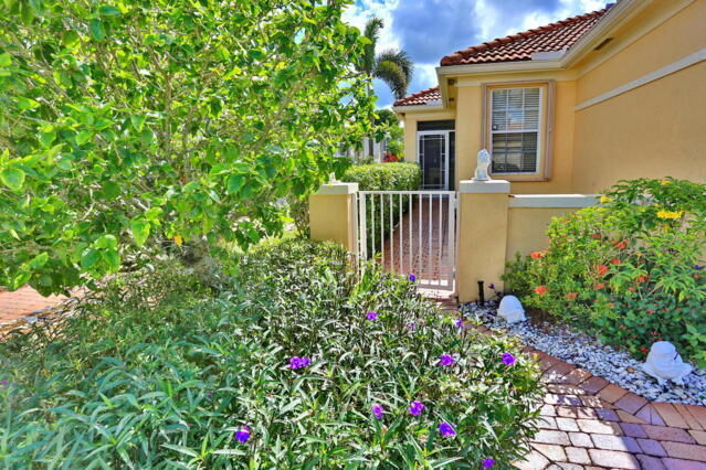 Property Photo: 7240 Cataluna Circle FL 33446