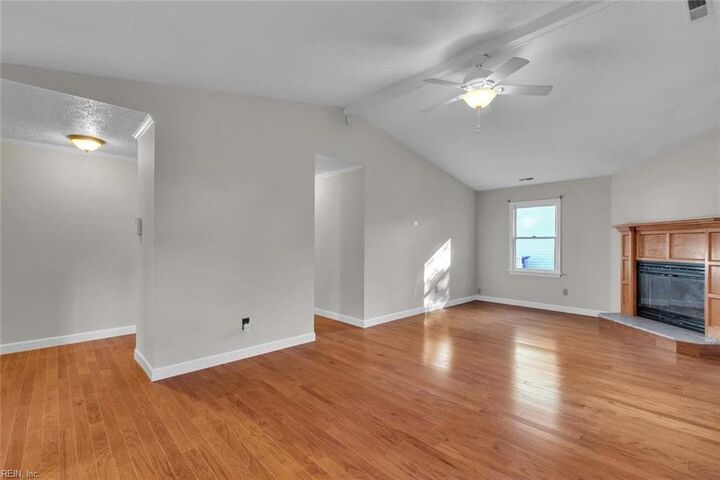 Property Photo: 702 Chatsworth Dr VA 23601