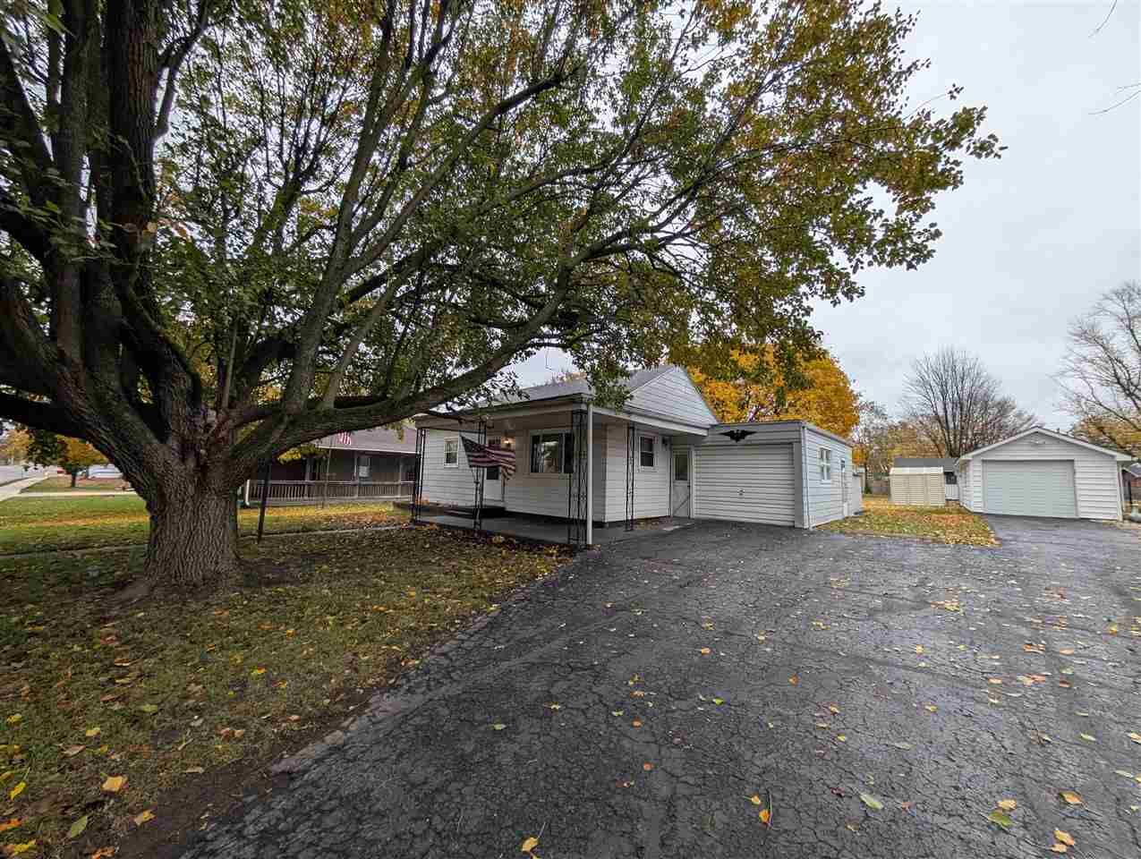 Property Photo:  516 N Union Street  IN 47394 