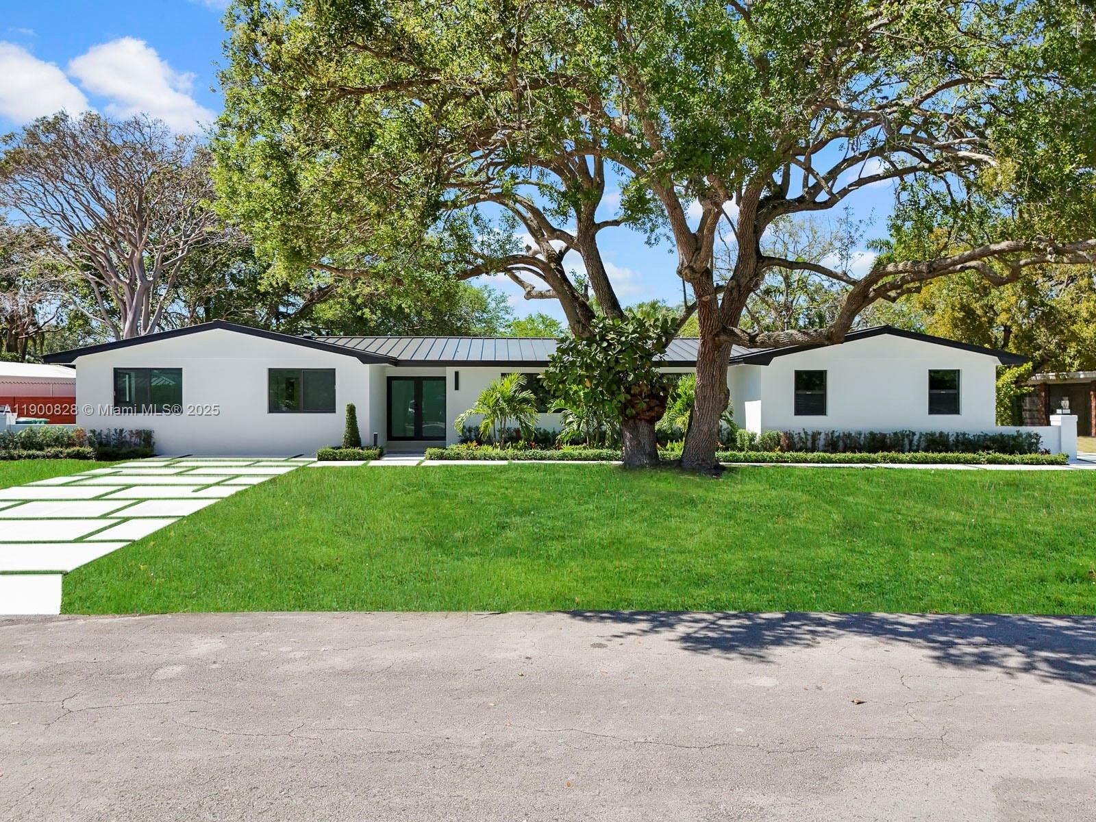 Property Photo: 16610 SW 82nd Ct FL 33157