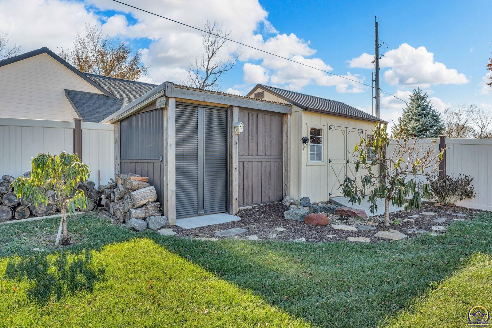 Property Photo:  1629 NW 33rd Pl  KS 66618 