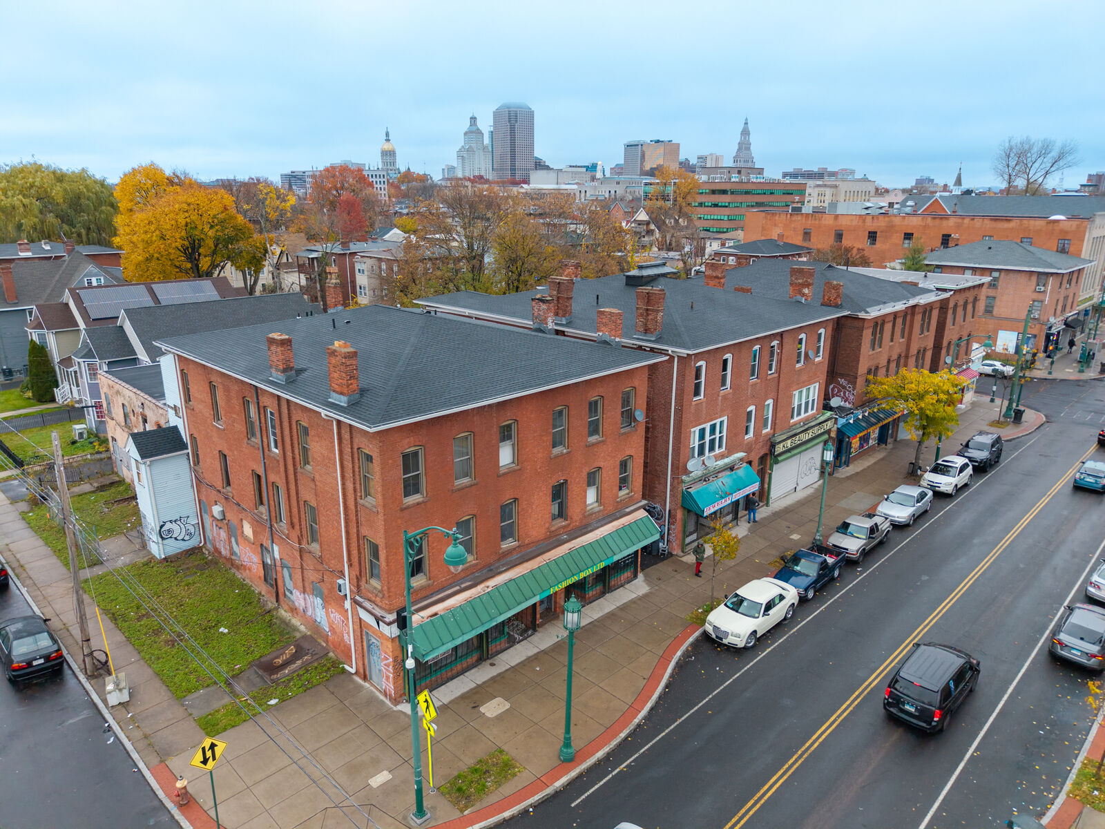 Property Photo:  642 Park Street  CT 06106 