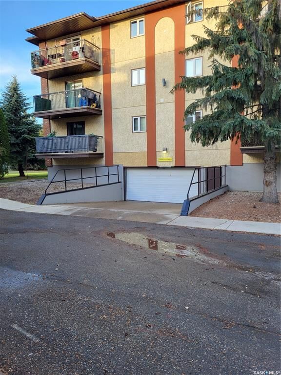 Property Photo:  3130 Louise Street 106  SK S7J 3L8 