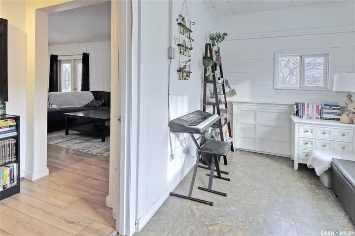 Property Photo:  142 Hochelaga Street W  SK S6H 2G3 