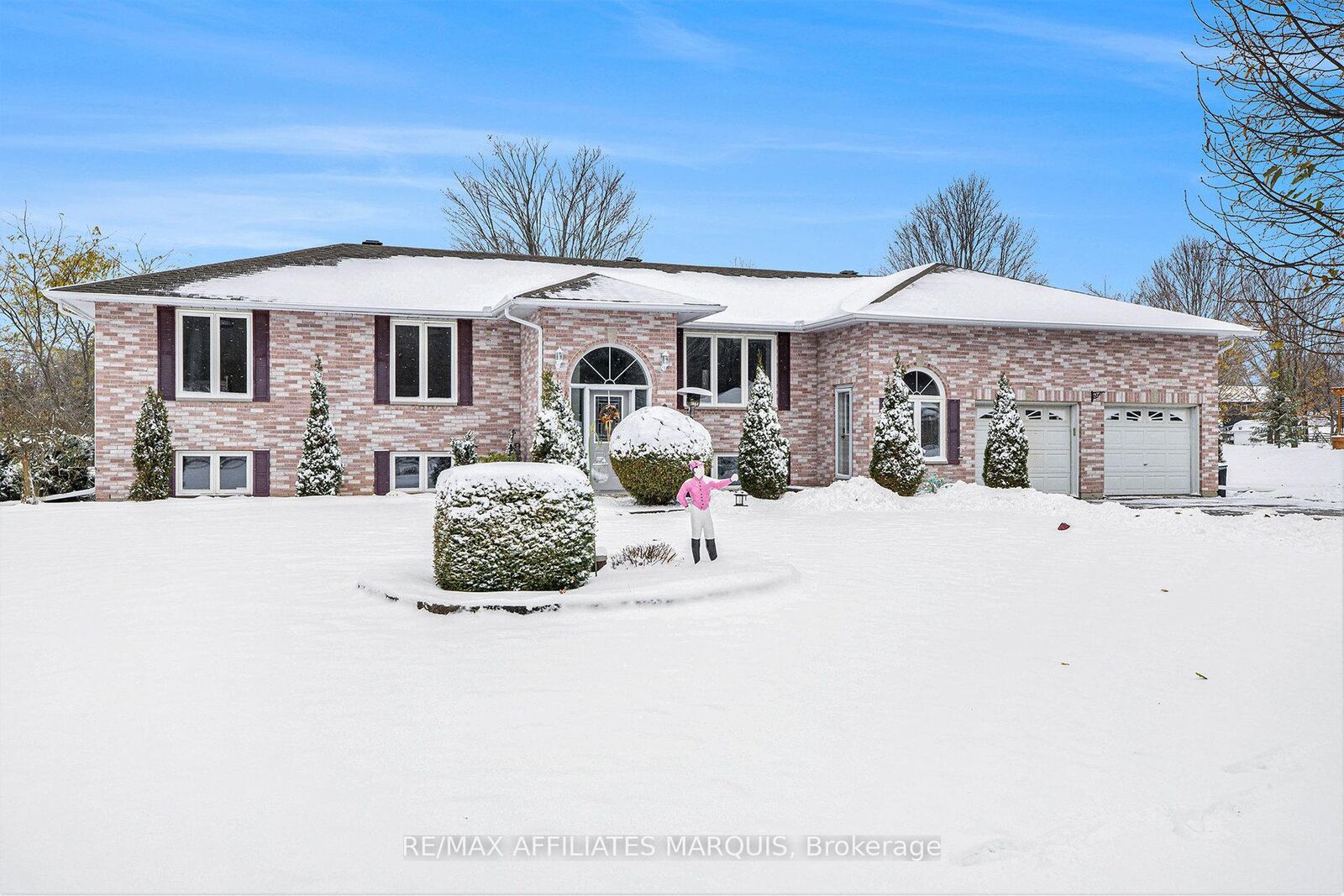 Property Photo: 8 Davis Lane ON K7A 4S5