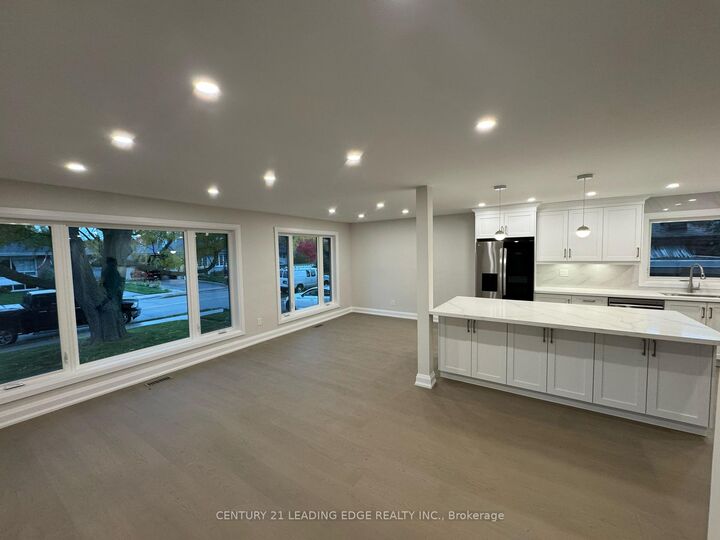 Photo de la propriété:  97 Lowcrest Boulevard  ON M1T 1K7 