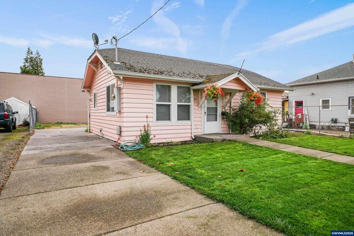 Property Photo:  145 Ecols St N  OR 97361 