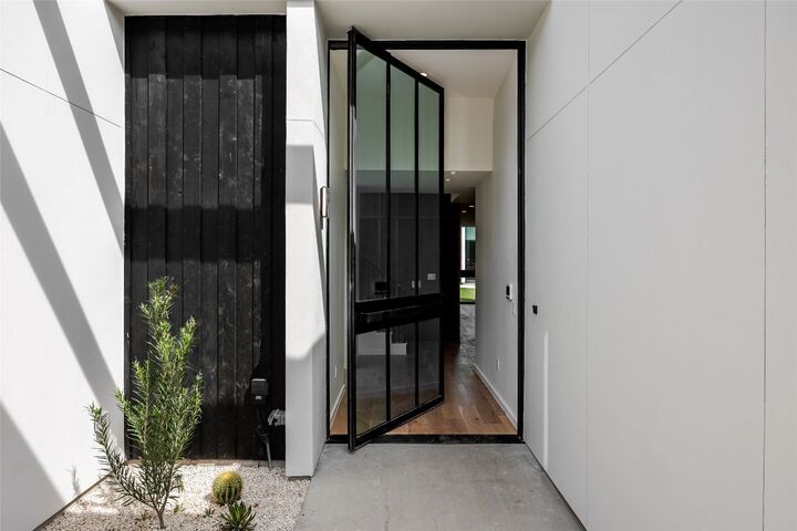 Property Photo: 2114 Lawnmont Avenue TX 78756