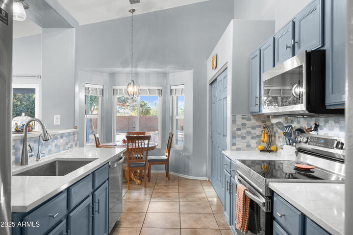 Property Photo: 1323 Skyline Avenue AZ 85635