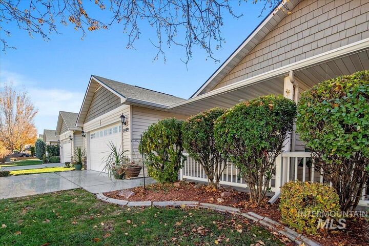 Property Photo:  1409 E Willowbrook Ct  ID 83646 