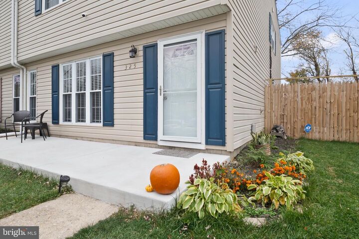 Property Photo: 325 Oakway MD 21085