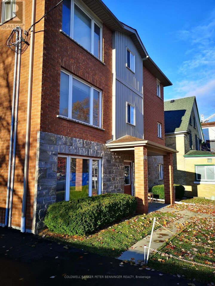 103 Courtland Avenue East  Waterloo ON N2G 2T9 photo