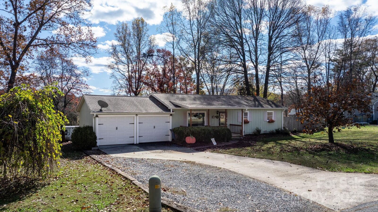 Property Photo: 1553 Castell Lane NC 28601