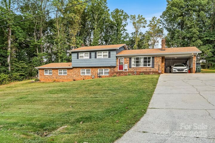 Property Photo: 304 Parlier Avenue NE NC 28613