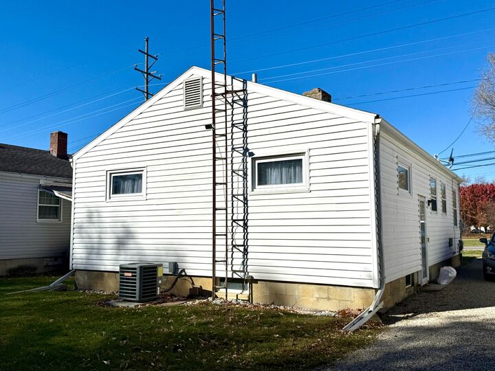 Property Photo: 981 Bellefontaine Avenue OH 43302