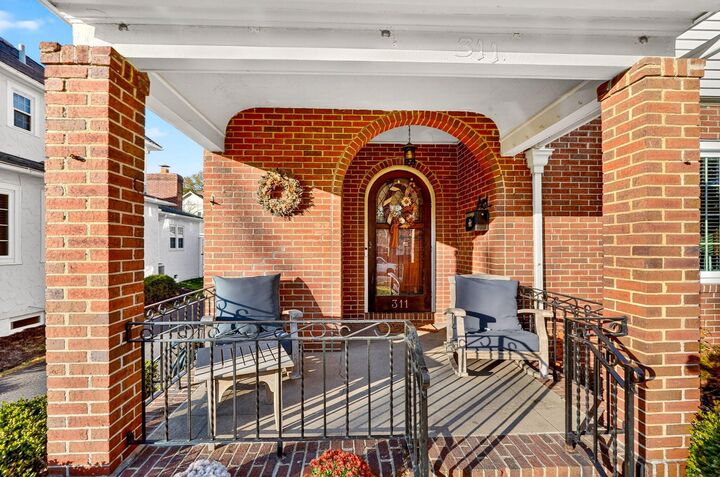 Property Photo:  311 E Allen Street  OH 43130 