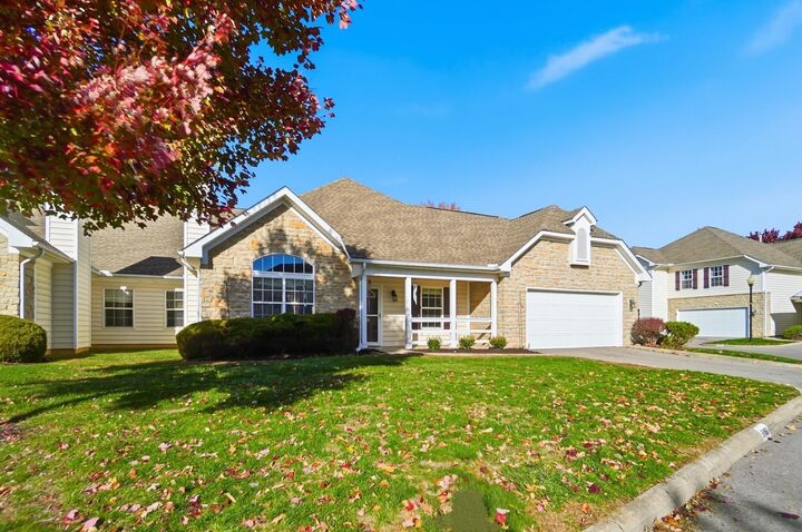 Property Photo: 5160 Vinings Bend OH 43016