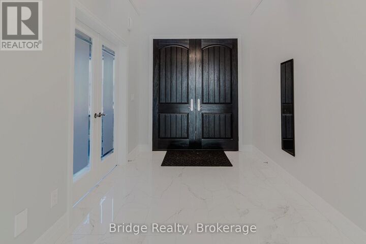 Property Photo: 133 Birdie Court ON N4T 0N3