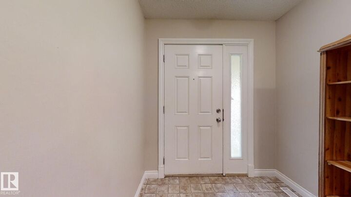 Property Photo: 12050 17 Avenue SW 18 AB T6W 1X4