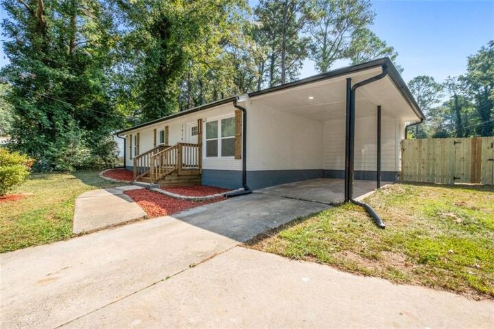 Property Photo:  1514 Peachcrest Road  GA 30032 