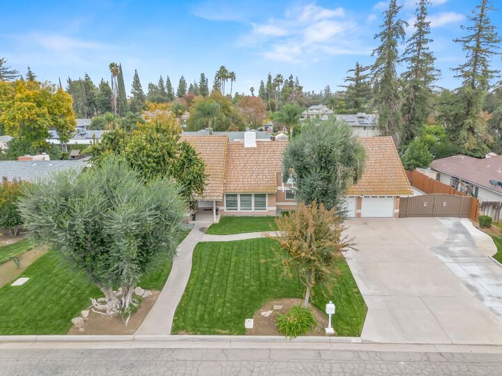 Property Photo: 1691 S Bailey Avenue CA 93727