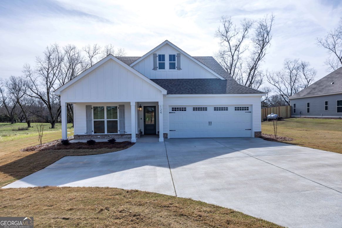 Property Photo:  124 Chinaberry Street  GA 31822 