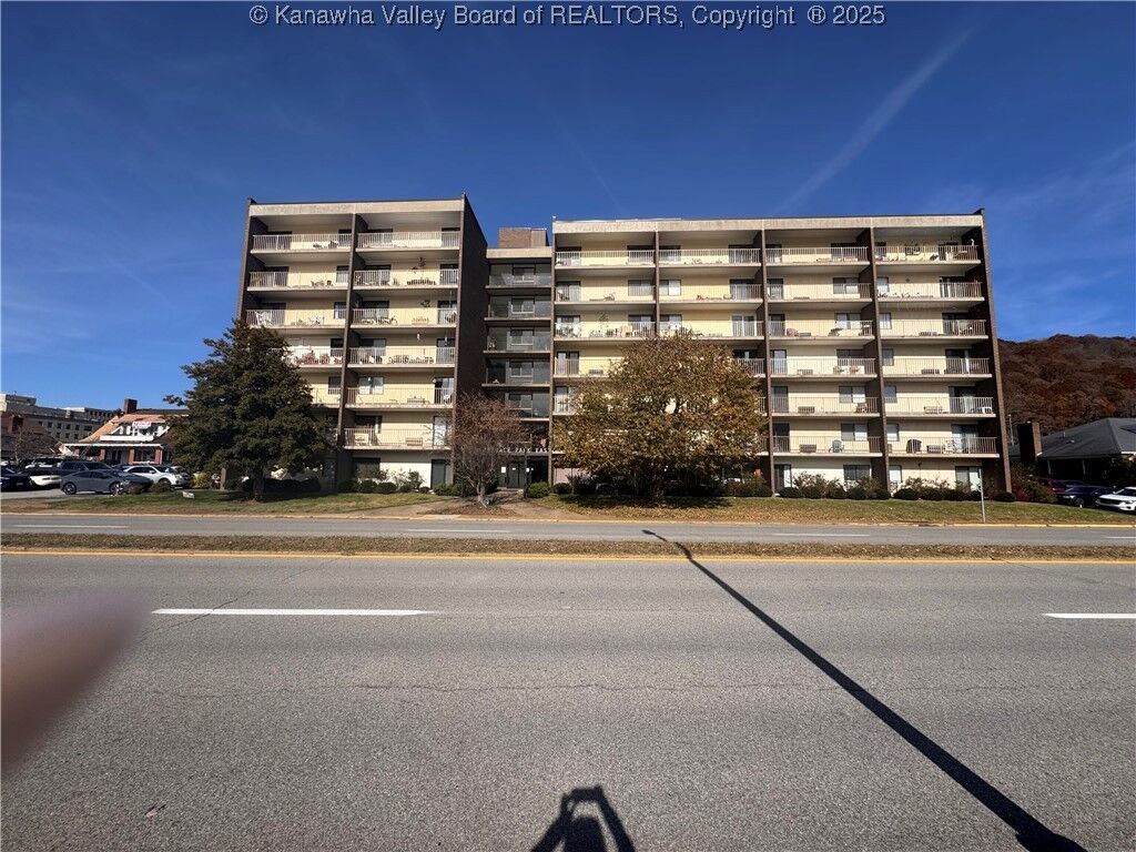 Property Photo:  2106 Kanawha Boulevard E 608  WV 25311 