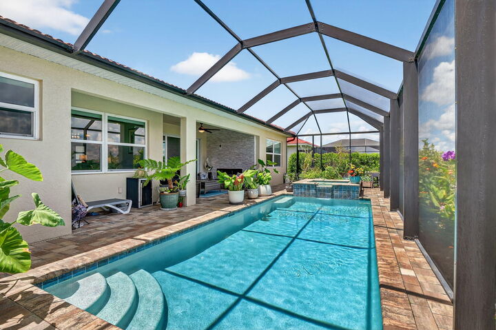 Property Photo: 18725 Lake Hammock Drive FL 34114