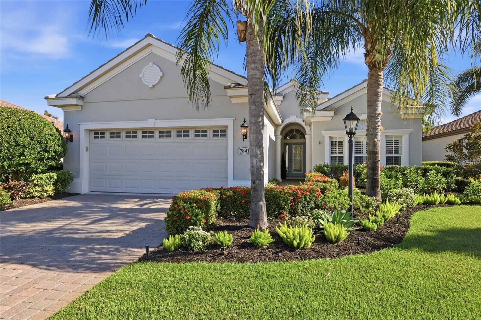 Property Photo: 7841 Valderrama Way FL 34202