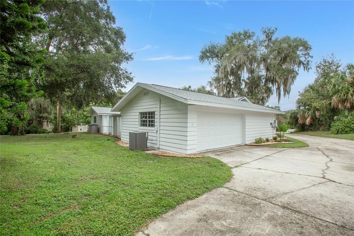 Property Photo: 2915 Cocovia Way FL 34748