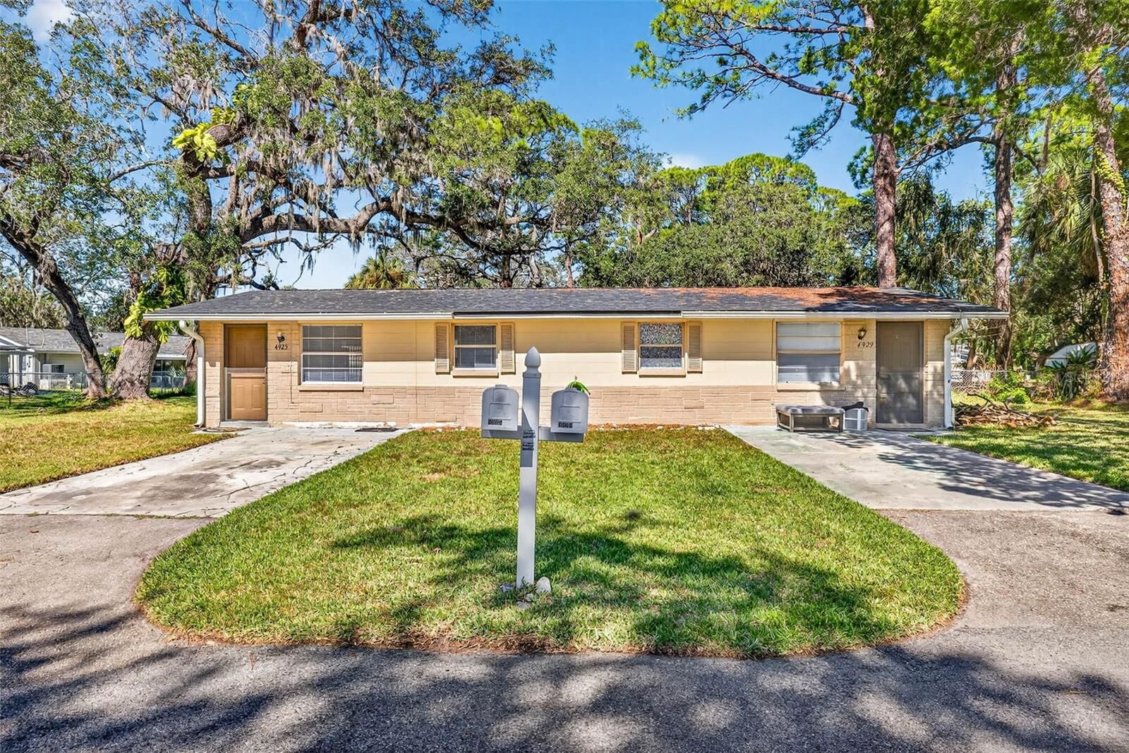 Property Photo: 4925 Ladyfish Court FL 34652